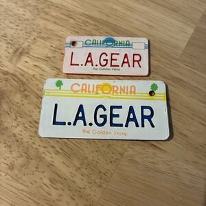 2 VINTAGE L.A. GEAR CALIFORNIA MINI LICENSE PLATE KEYCHAIN TAG 1980'S